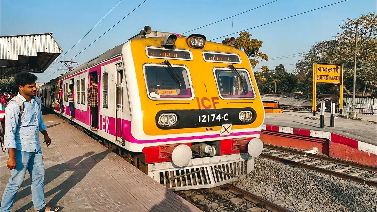 मुंबई लोकल में नई 12 कोच EMU ट्रेन, यात्रियों की सुरक्षा में बड़ा बदलाव