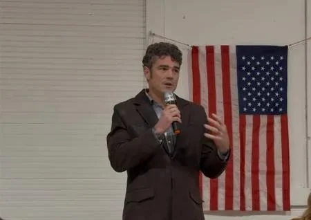 ट्रंप को पूर्व अधिकारी की चेतावनी: ‘ईरान नहीं, अमेरिका खुद खतरे में’, सैन्य धमकी पर उठाए सवाल