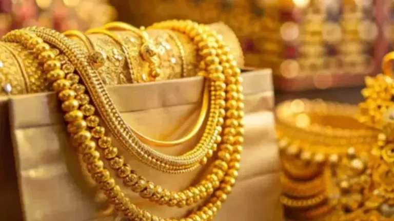 सोने-चांदी की कीमतों में रिकॉर्ड उछाल! सोना ₹1.48 लाख पार, चांदी ₹2.31 लाख पहुंची