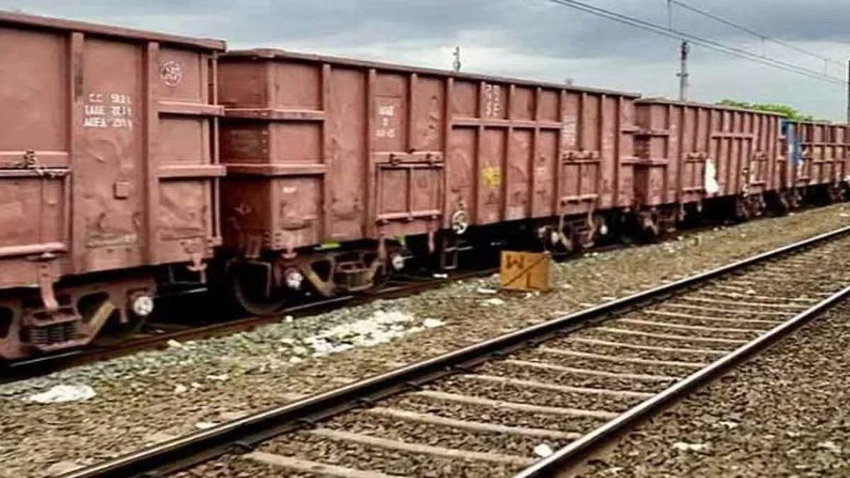 वाल्टेयर रेलवे डिवीजन ने रचा इतिहास, रिकॉर्ड कमाई और यात्री संख्या में बड़ा उछाल