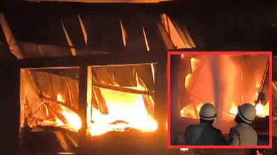 जबलपुर कटंगी गोदाम आग में भीषण हादसा, तीन किलोमीटर तक दिखीं लपटें