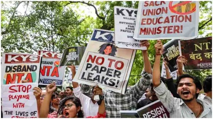 NEET UG पेपर लीक मामले में बड़ा खुलासा, CBI ने पुणे की टीचर को दिल्ली से पकड़ा