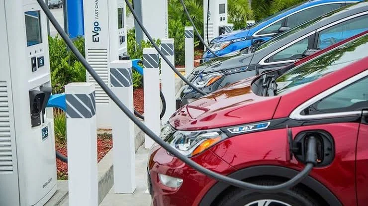 हरियाणा में 2026 से बदल जाएंगे कैब नियम, अब सिर्फ CNG और EV गाड़ियां ही चलेंगी