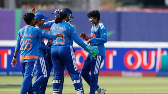IND W vs PAK W: पहले मंधाना ने कूटा, फिर दीप्ति ने बिखेरी गिल्लियां, पाकिस्तान हुआ ढेर