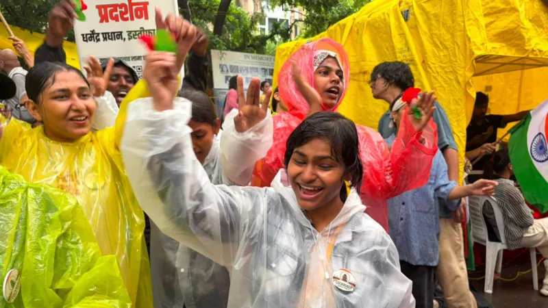 सोनम वांगचुक और कॉकरोच जनता पार्टी के समर्थन में संसद मार्च, दिल्ली में बढ़ा सियासी तनाव