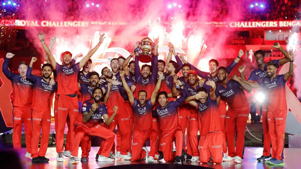 RCB Revenue News: पहली IPL ट्रॉफी के बाद RCB की कमाई में बड़ा उछाल, वैल्यूएशन ने बनाया रिकॉर्ड