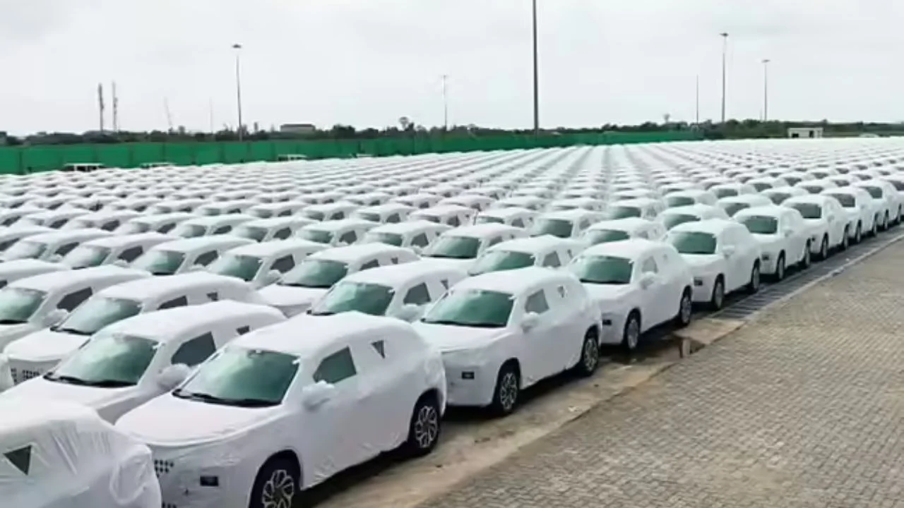 EV Car Market में बड़ा बदलाव! महंगी कारों से दूरी बना रहे ग्राहक, इलेक्ट्रिक वाहनों की मांग लगातार बढ़ी