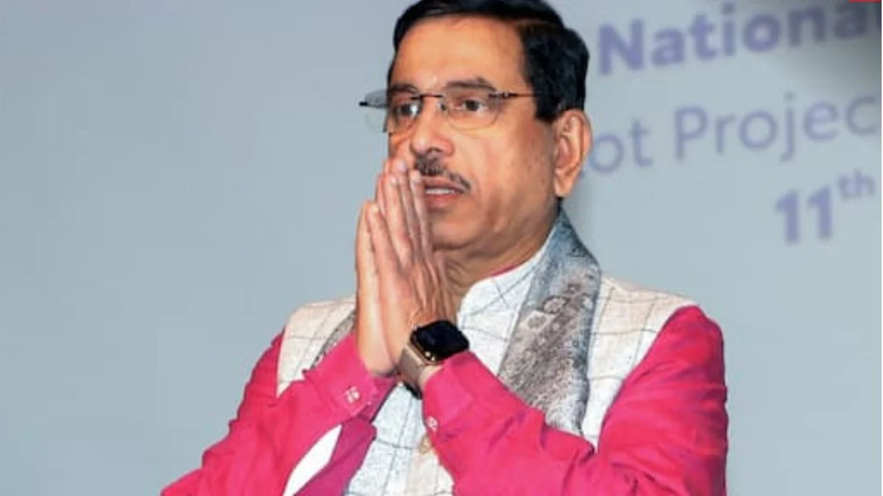 Pralhad Joshi Education Minister बने, बड़ी जिम्मेदारी संभालते ही शिक्षा व्यवस्था सुधारने की उम्मीदें फिर हुईं मजबूत