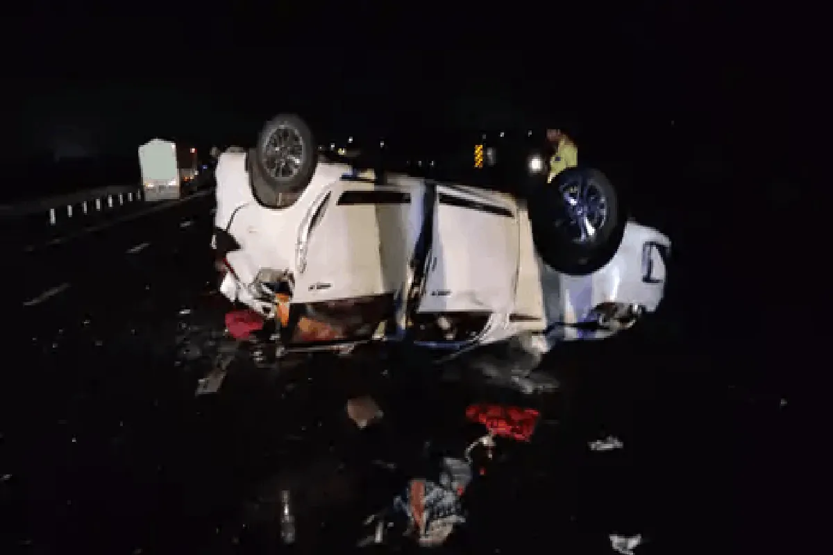 रतलाम में खाटूश्याम जा रहे परिवार की कार ट्रक में घुसी, 4 की मौत; 2 बच्चों समेत 5 घायल